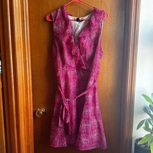 DKNY NWT sleeveless dress with ruffle collars. Removable waist tie